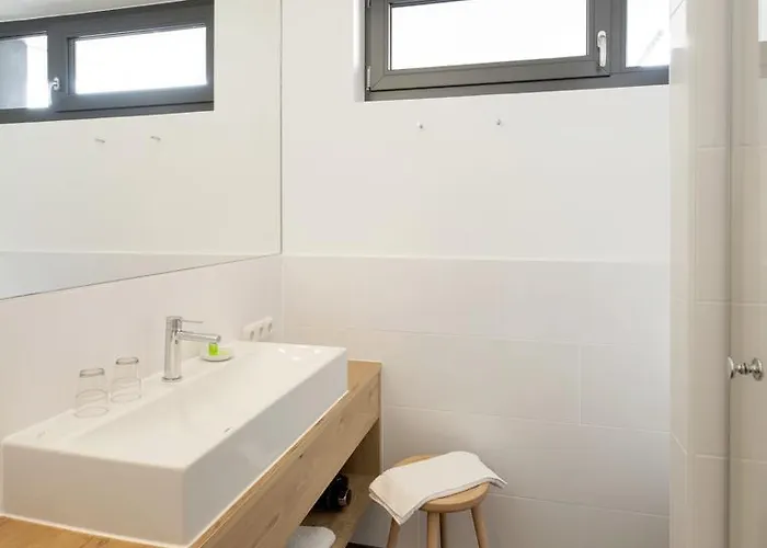 M120 מלון דירות